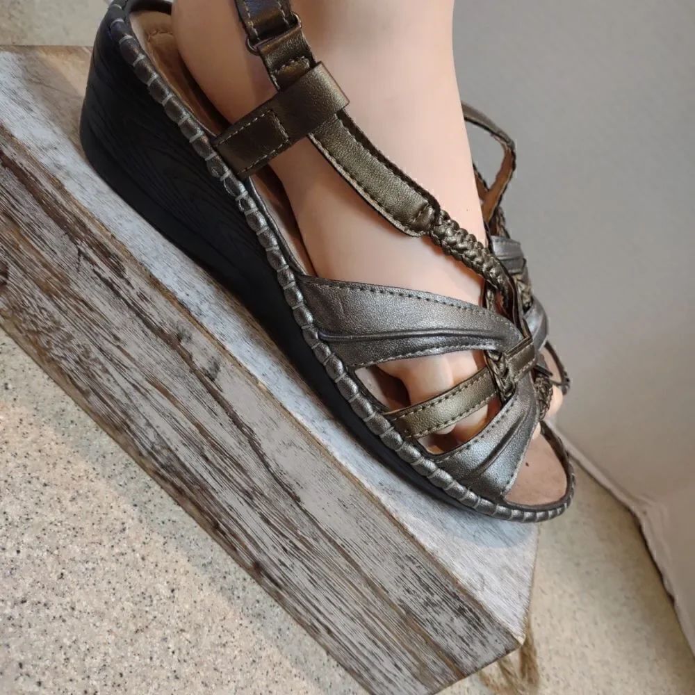 👍 Easy Spirit Bronze Strappy Sandals Size 7 M. A14